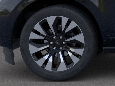 New 2025 Ford Expedition Max Platinum w/ Driver's Package image 19