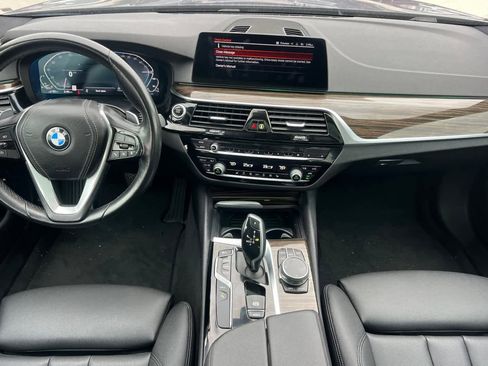 Used 2020 BMW 530e w/ Convenience Package image 4