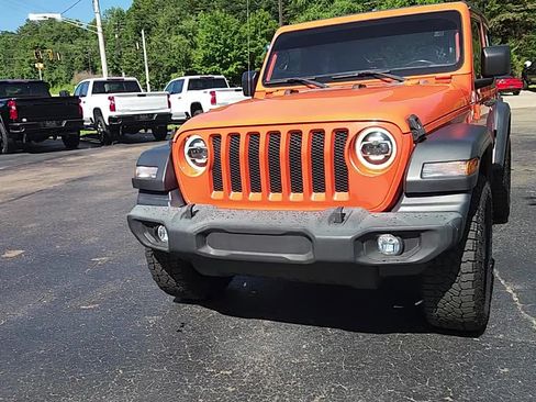 Used 2019 Jeep Wrangler Sport AWD/4WD image 10