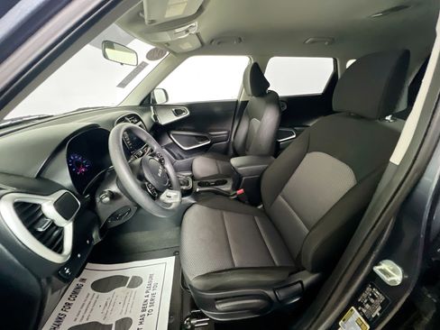 Used 2022 Kia Soul LX image 14