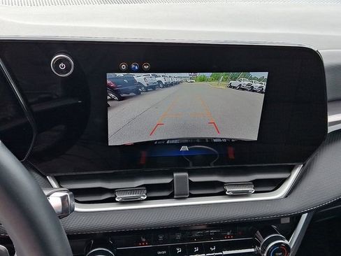 Used 2025 Chevrolet Equinox LT AWD/4WD image 17