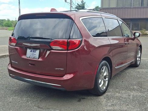 Used 2017 Chrysler Pacifica Limited image 10