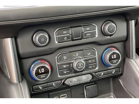 Used 2022 Chevrolet Suburban LT w/ Luxury Package image 30