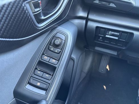 Used 2018 Subaru Crosstrek 2.0i Premium image 14