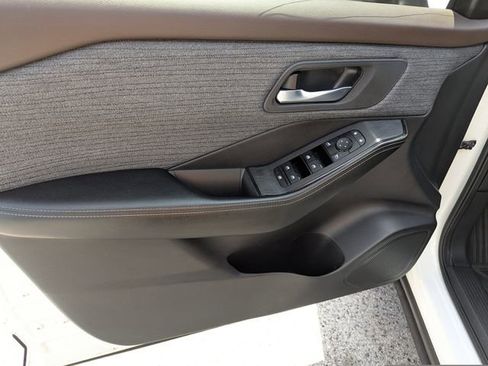 Certified 2023 Nissan Rogue SV image 17