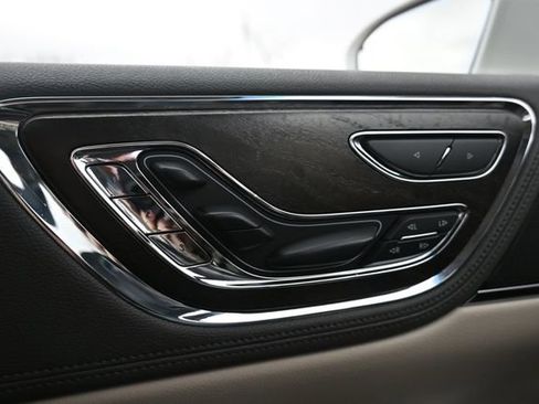 Used 2017 Lincoln Continental Reserve w/ Technology Package image 42