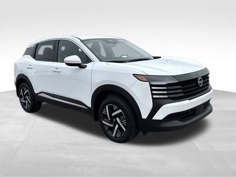 Used 2025 Nissan Kicks SV w/ Illumination Package image 7