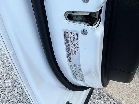 Used 2024 Chrysler Pacifica Limited w/ Uconnect Theater Family Group FWD image 39