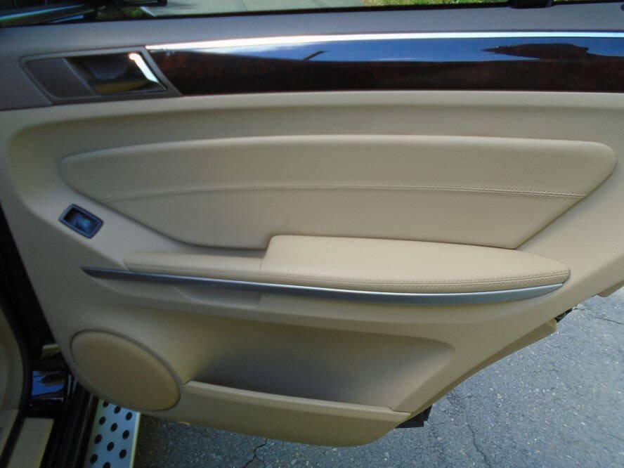 Used 2012 Mercedes-Benz GL 450 4MATIC image 24