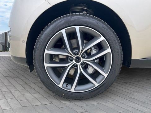 New 2026 Land Rover Range Rover Long Wheelbase SE AWD/4WD image 9