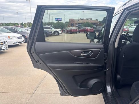 Used 2016 Nissan Rogue SV w/ SV Moonroof Package AWD/4WD image 35