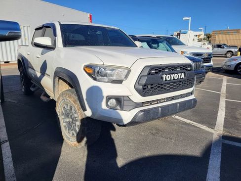 Used 2019 Toyota Tacoma TRD Off-Road AWD/4WD image 3