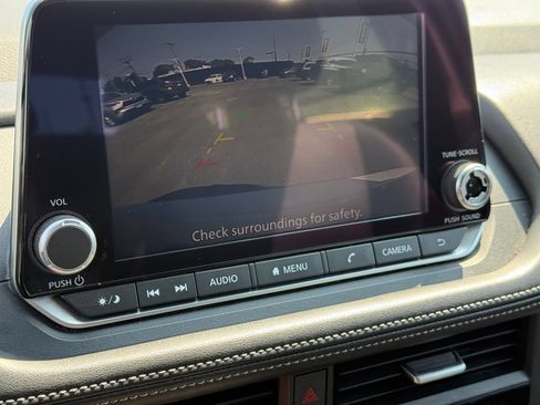 Used 2024 Nissan Rogue SV FWD image 35