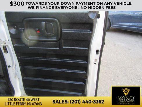 Used 2017 Chevrolet Express 2500 image 27