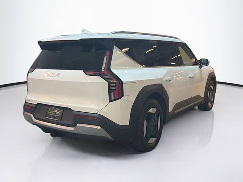 Used 2024 Kia EV9 Wind AWD/4WD image 9