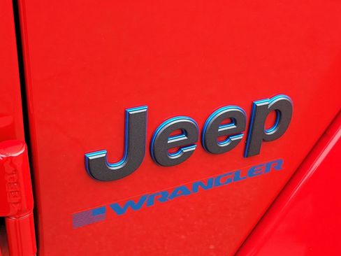 Certified 2025 Jeep Wrangler Unlimited Sahara w/ Safety Group AWD/4WD image 7