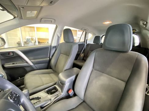 Used 2018 Toyota RAV4 LE image 14