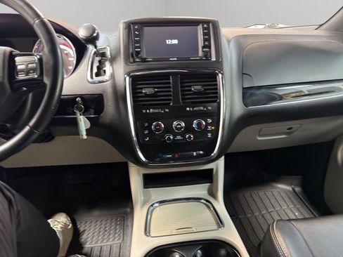 Used 2020 Dodge Grand Caravan SXT FWD image 13