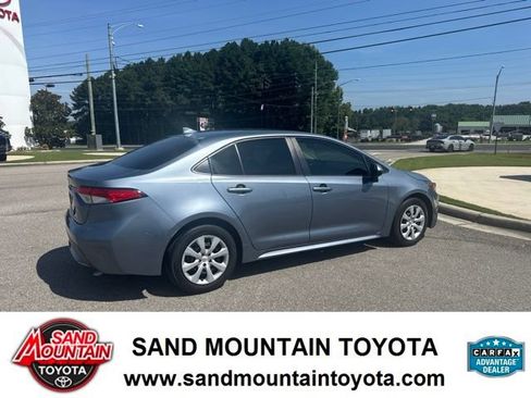 Used 2022 Toyota Corolla LE FWD image 3