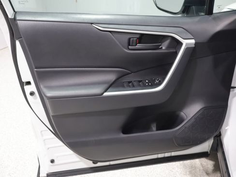 Used 2019 Toyota RAV4 LE w/ Carpet Mat Package AWD/4WD image 13