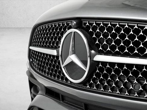 Used 2025 Mercedes-Benz C 300 4MATIC Sedan image 3