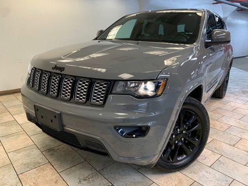 Used 2022 Jeep Grand Cherokee Laredo X AWD/4WD image 1