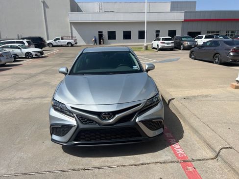 Used 2024 Toyota Camry SE FWD image 3