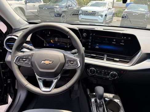 Certified 2026 Chevrolet Trax LT w/ LT Convenience Package FWD image 17