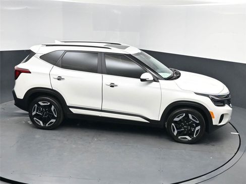 Used 2025 Kia Seltos SX w/ SX Sunroof Package image 7