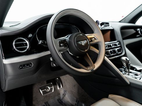 New 2025 Bentley Bentayga Extended Wheelbase image 14