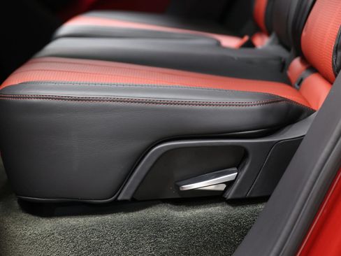 Used 2022 Bentley Bentayga AWD/4WD image 62