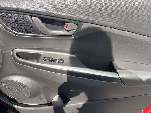 Used 2022 Hyundai Kona SE image 38