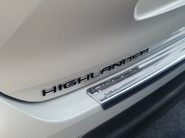 Used 2021 Toyota Highlander Platinum FWD image 5