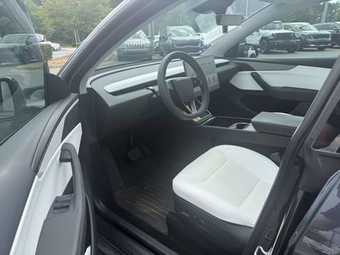 Used 2026 Tesla Model Y Long Range RWD image 4