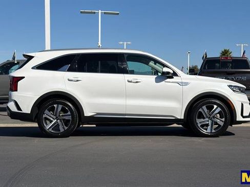 Used 2023 Kia Sorento EX AWD/4WD image 3