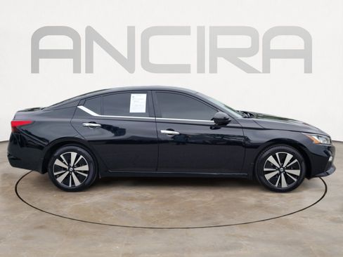 Used 2022 Nissan Altima 2.5 SV FWD image 15