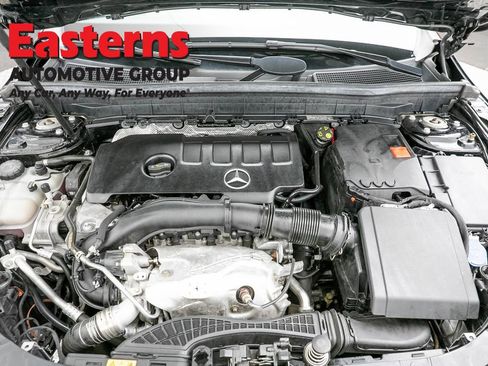 Used 2021 Mercedes-Benz GLB 250 4MATIC w/ Premium Package image 7