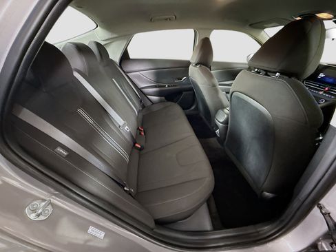 Used 2024 Hyundai Elantra SEL image 27