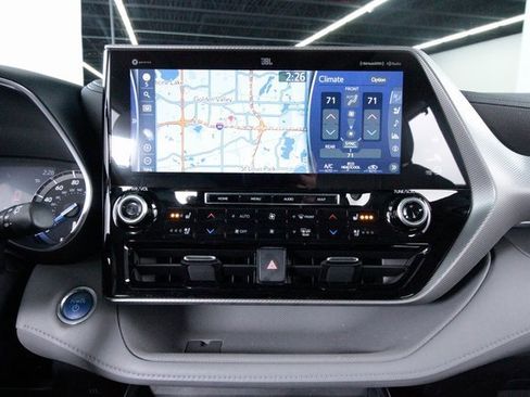 Used 2020 Toyota Highlander Limited Platinum image 9