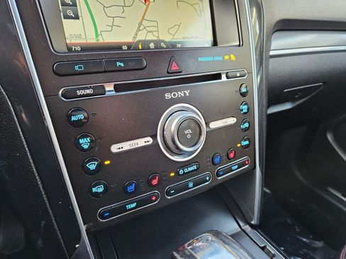 Used 2016 Ford Explorer Sport image 4