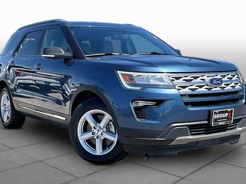 Used 2019 Ford Explorer XLT w/ Equipment Group 201A FWD image 3