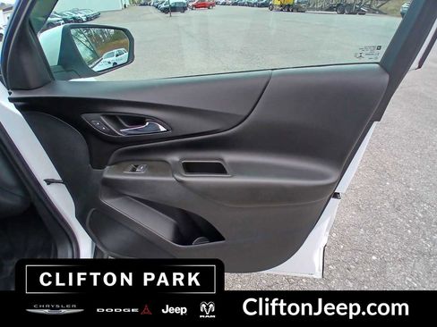 Used 2022 Chevrolet Equinox LT AWD/4WD image 16