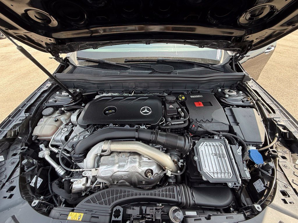 Used 2024 Mercedes-Benz GLB 250 image 32
