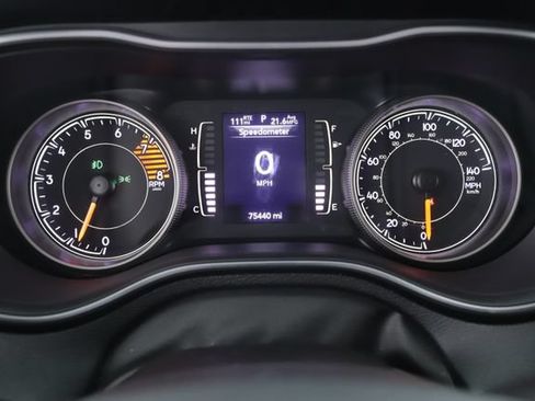 Used 2020 Jeep Cherokee Latitude Plus AWD/4WD image 23