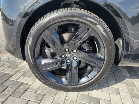 New 2025 Land Rover Discovery Metropolitan Edition image 13