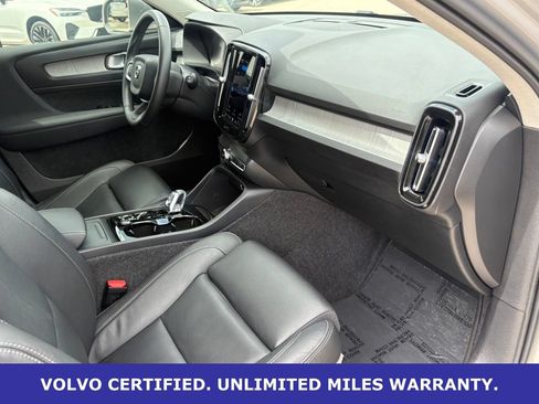 Certified 2025 Volvo XC40 B5 Plus AWD/4WD image 32
