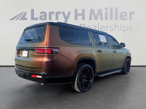 Used 2023 Jeep Wagoneer L Series II image 5