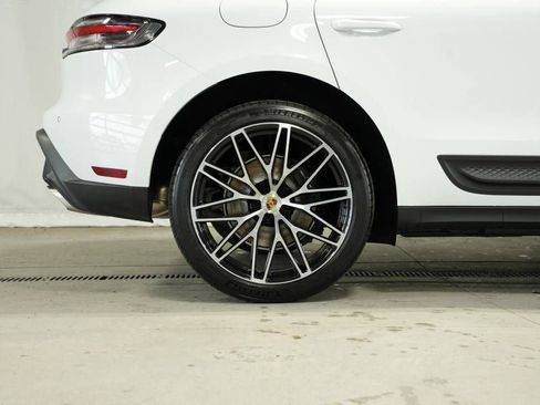 Certified 2025 Porsche Macan AWD/4WD image 40