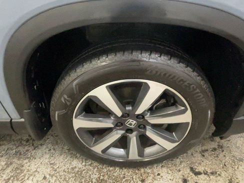 Certified 2023 Honda Pilot Touring image 17