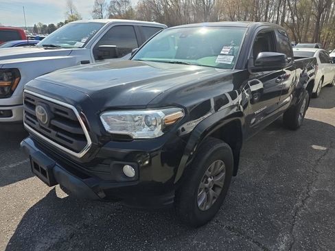 Used 2019 Toyota Tacoma SR5 image 2